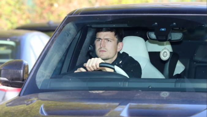太阳报：0-4利物浦战败后，马奎尔等人出发训练场时面无笑脸